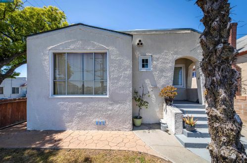 1301 60 Ave, Oakland CA 94621-3912 exterior