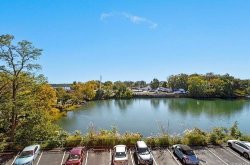 640 Pelham Rd, New Rochelle, NY 10805-1040