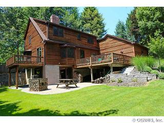 87 Loch Revan Hts, Rochester, NY 14617-3301
