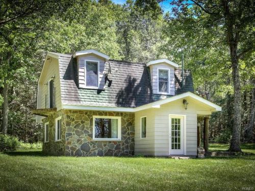 600 Hallock Rd, Barryville, NY 12719-5607