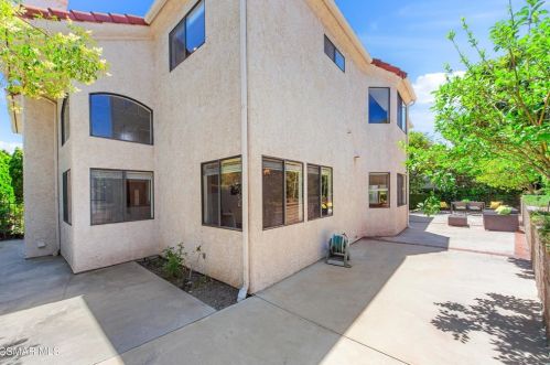 5805 Rainbow Hill Rd, Calabasas CA  91301-4636 exterior