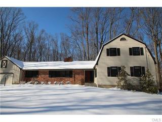 91 Sturbridge Ln, Bridgeport, CT 06611-1024