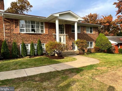6726 Haycock Rd, Falls Church, VA 22043-1730