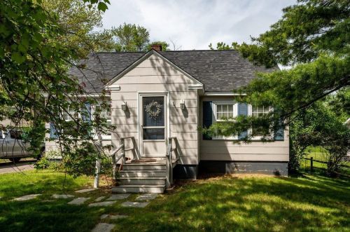 11 Pearl St, Dover NH  03820-3147 exterior