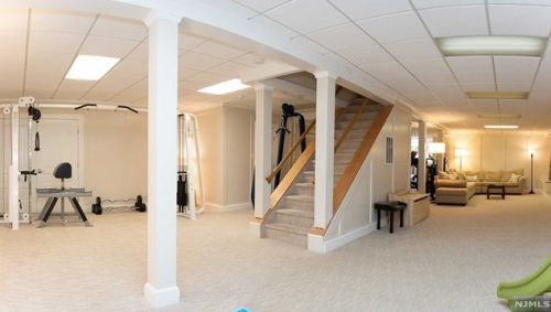 11 Glenwood Dr, Upper Saddle River NJ  07458-3303 exterior