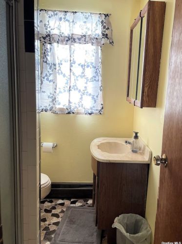 2090 Monroe Ave, North Bellmore NY  11710-1523 exterior