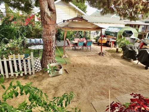422 11th St, Long Beach, CA 90813-3207