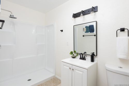 725 Teaberry St, Encinitas CA  92024-3353 exterior