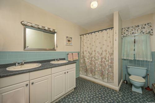 3 Hunter Ave, Miller Place NY  11764-2715 exterior