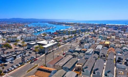 205 28th St, Newport Beach, CA 92663-3400