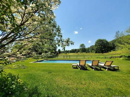 251 Belgo Rd, Lakeville CT  06039-1006 exterior