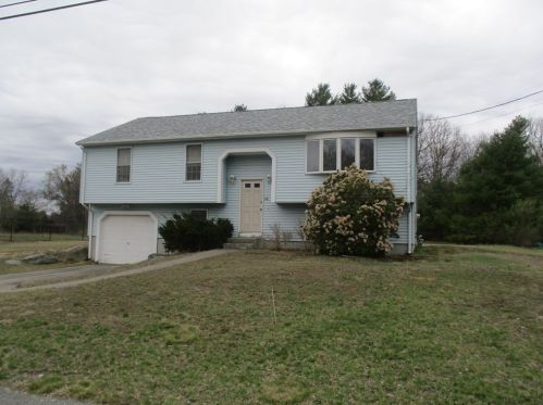 40 Par Pl, Taunton, MA 02780-4393