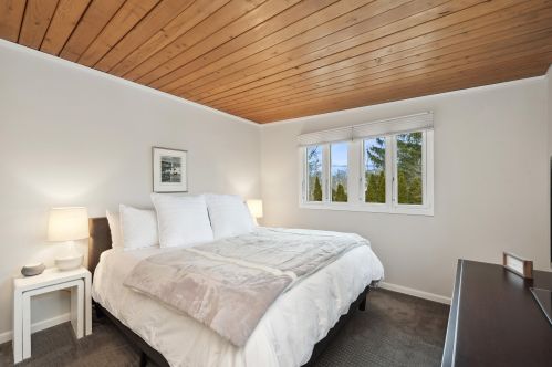 77 Lakeview Dr, Lake Geneva WI  53147-9701 exterior