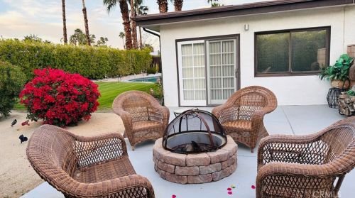 1050 Louise Dr, Palm Springs CA  92262-3241 exterior