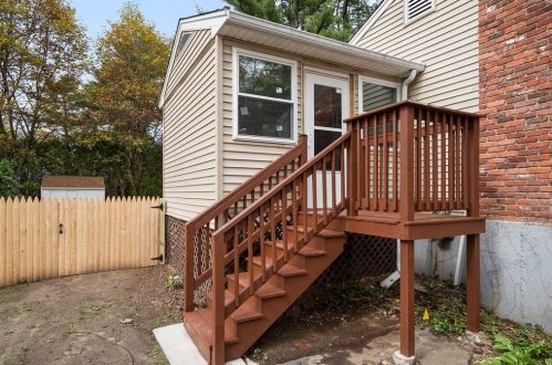 36 Old Farm Rd, Mansfield MA  02048-1709 exterior