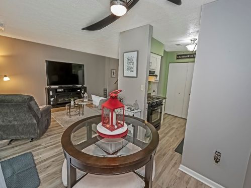 305 Canterbury Ct, Oakmont PA  15139-1177 exterior