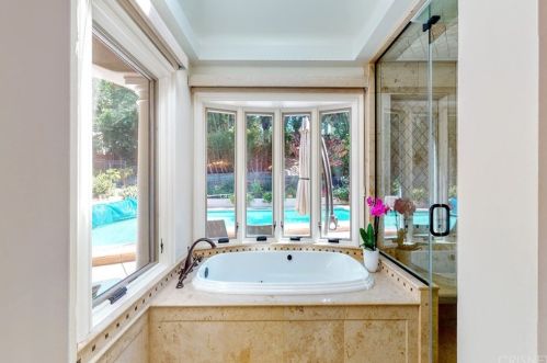 22926 Wrencrest Dr, Calabasas CA  91302-1866 exterior