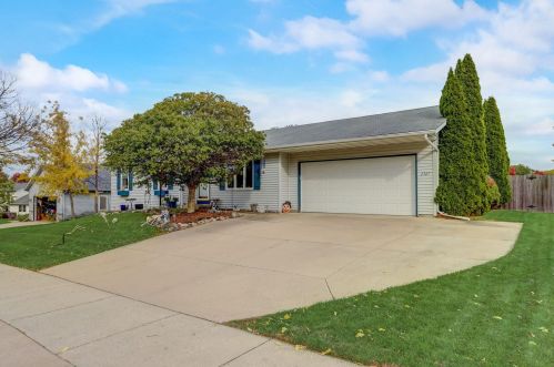 2327 Brookstone Ln, Waukesha, WI 53188-2040