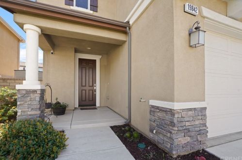 19842 Christopher Ln, Santa Clarita, CA 91350-3681