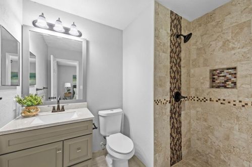 806 Greenhaven Dr, Richardson TX  75080-3025 exterior