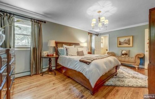 432 Hillside Ave, Allendale NJ  07401-1113 exterior