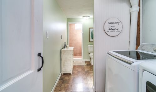 32 Damon Ave, Nashua NH  03064-1228 exterior