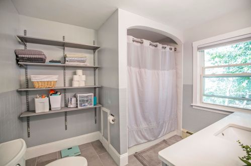 208 Lawrence Rd, Salem NH  03079-3905 exterior