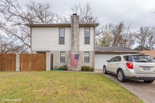 3100 Forestwood Dr, Bryan, TX 77801-2405