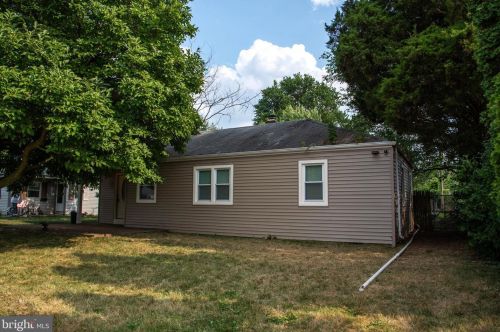 716 Woodtop Rd, Wilmington, DE 19804-2628