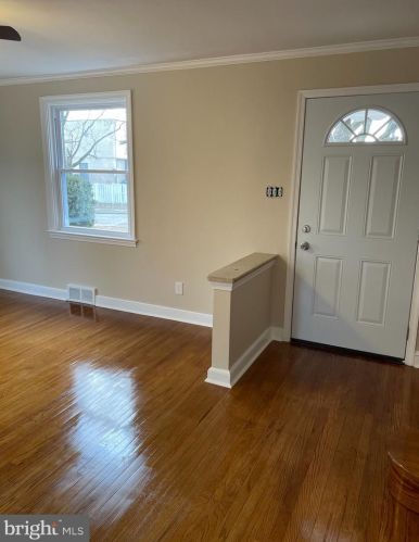 47 Dewey Rd, Cheltenham, PA 19012-1413