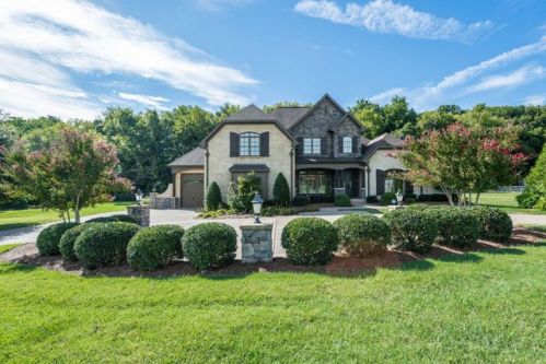 5001 Buds Farm Ln, Franklin, TN 37064-7637