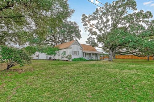 1806 9th St, Hempstead, TX 77445-6001
