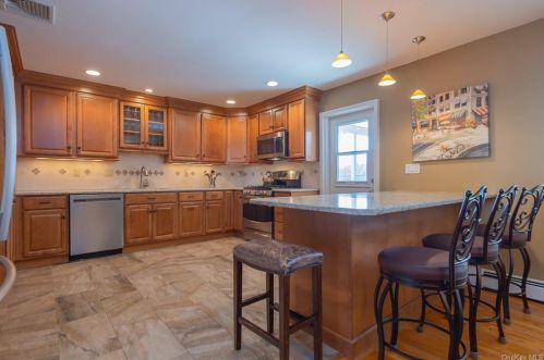 3 Harriman Ct, Garnerville NY  10923-1334 exterior