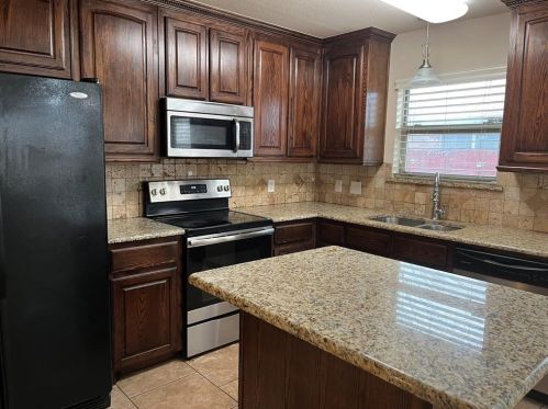 1804 Rose St, Irving TX  75061-2744 exterior