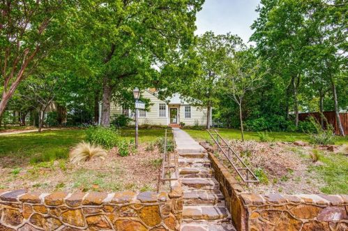 2220 Locust St, Denton, TX 76209-1806