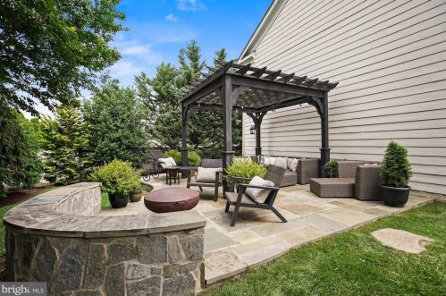 9012 Virginia Ter, Lorton VA  22079-3251 exterior