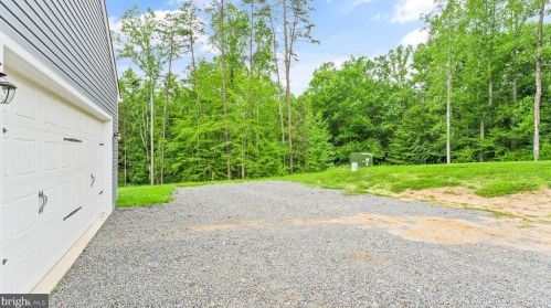 1077 Mountain View Rd, Fredericksburg VA  22406-4429 exterior