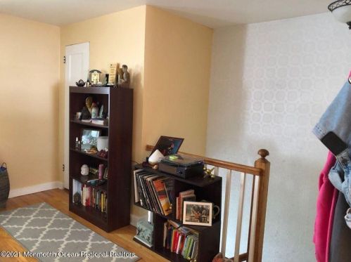 9 Manor Dr, Tinton Falls NJ  07712-2568 exterior