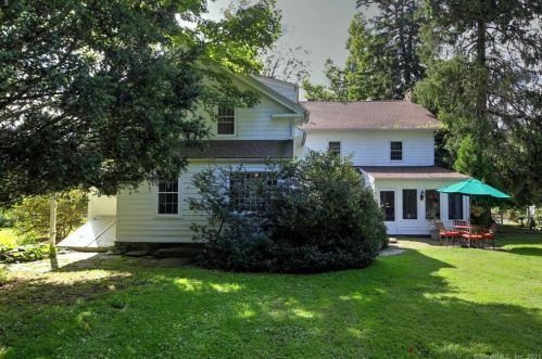 354 Moose Hill Rd, Upper Stepney CT  06468-2404 exterior