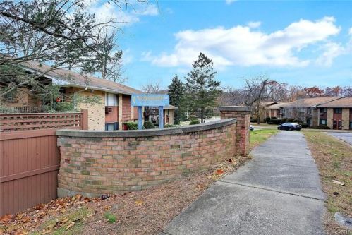 105 Kennedy Dr, Bridgeport, CT 06606-5911