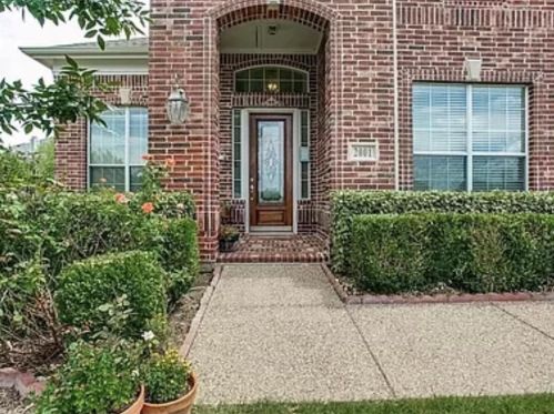 2001 Dillon Ct, Lewisville TX  75028-4841 exterior