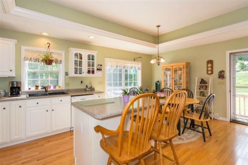 25 Blueberry Ln, Tilton, NH 03276-4603
