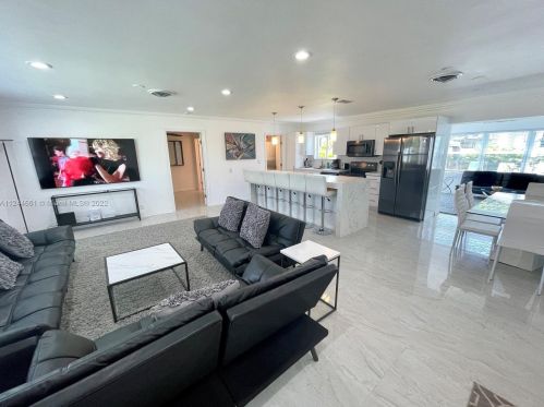 325 4 Ave, Dania Beach FL  33004-2723 exterior