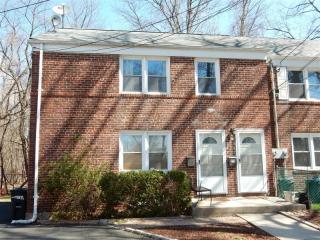 633 Cora Pl, Rahway NJ  07065-3726 exterior