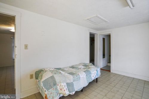 33456 Old Valley Pike, Strasburg VA  22657-3702 exterior