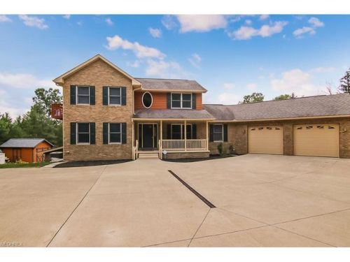 102 River Rd, Hinckley, OH 44233-9454