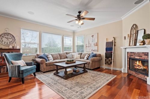 28423 Connick Pl, Santa Clarita CA  91350-1991 exterior