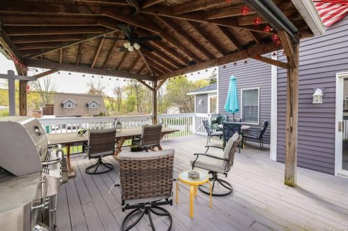 222 Orchard Rd, Mahopac NY  10541-1133 exterior