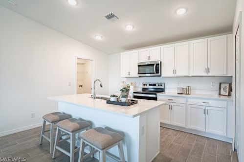2209 16th Pl, Cape Coral, FL 33909-4697