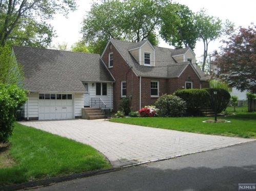 33 Haring St, Closter NJ  07624-1004 exterior